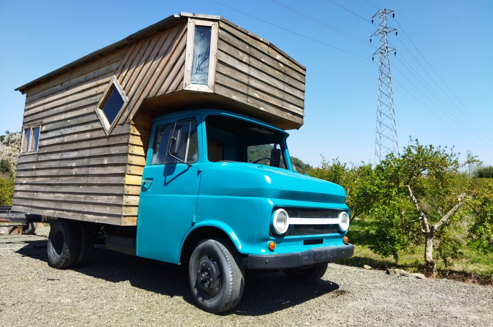 One of Hüseyin Kara&#039;s handcrafted Tiny Truckhouses. (Photo courtesy of Leyla Yvonne Ergil)