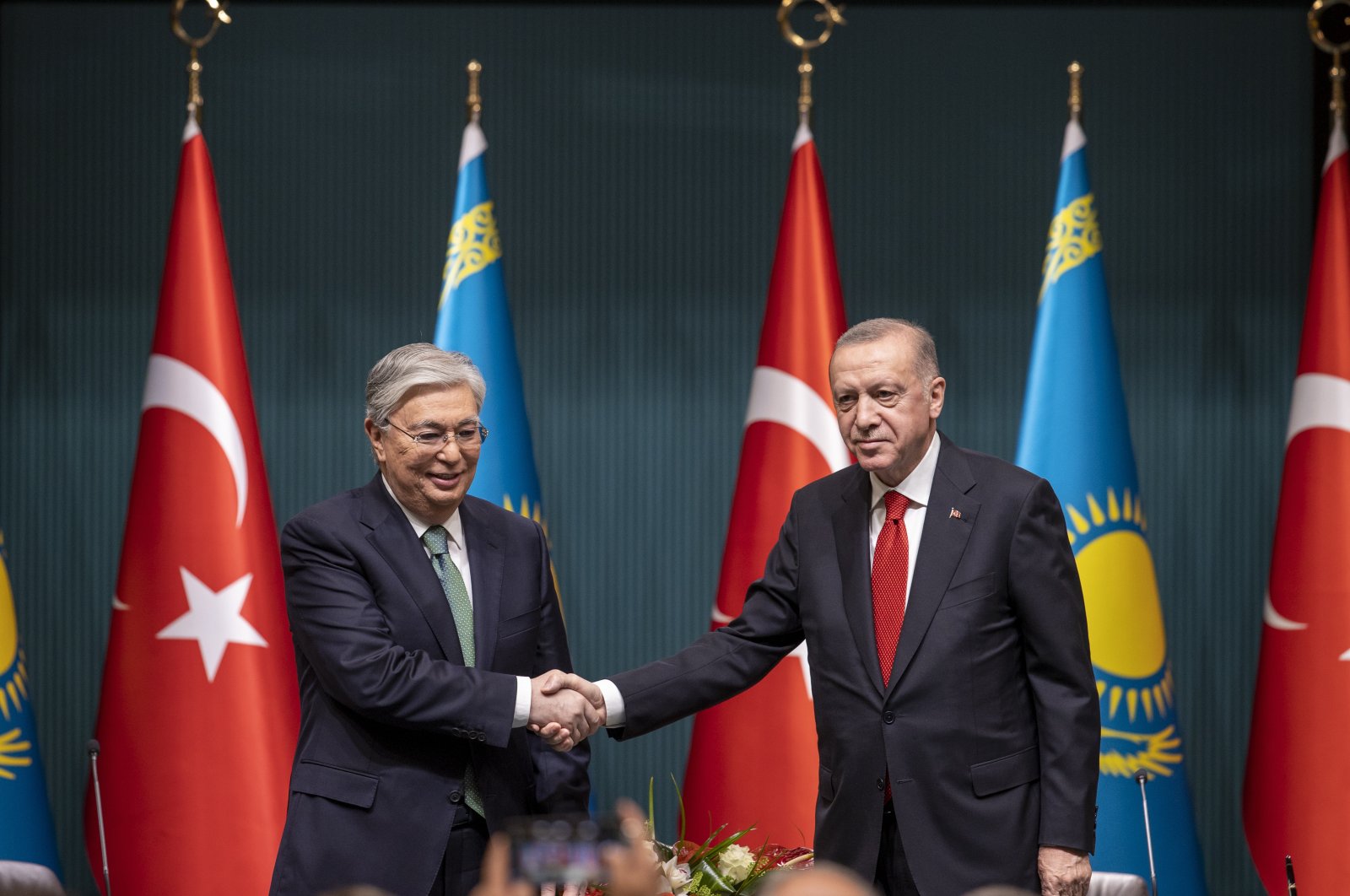President Recep Tayyip Erdoğan shakes hands with Kazakh President Kassym-Jomart Tokayev in the capital Ankara, Turkey, May 10, 2022. (AA Photo)