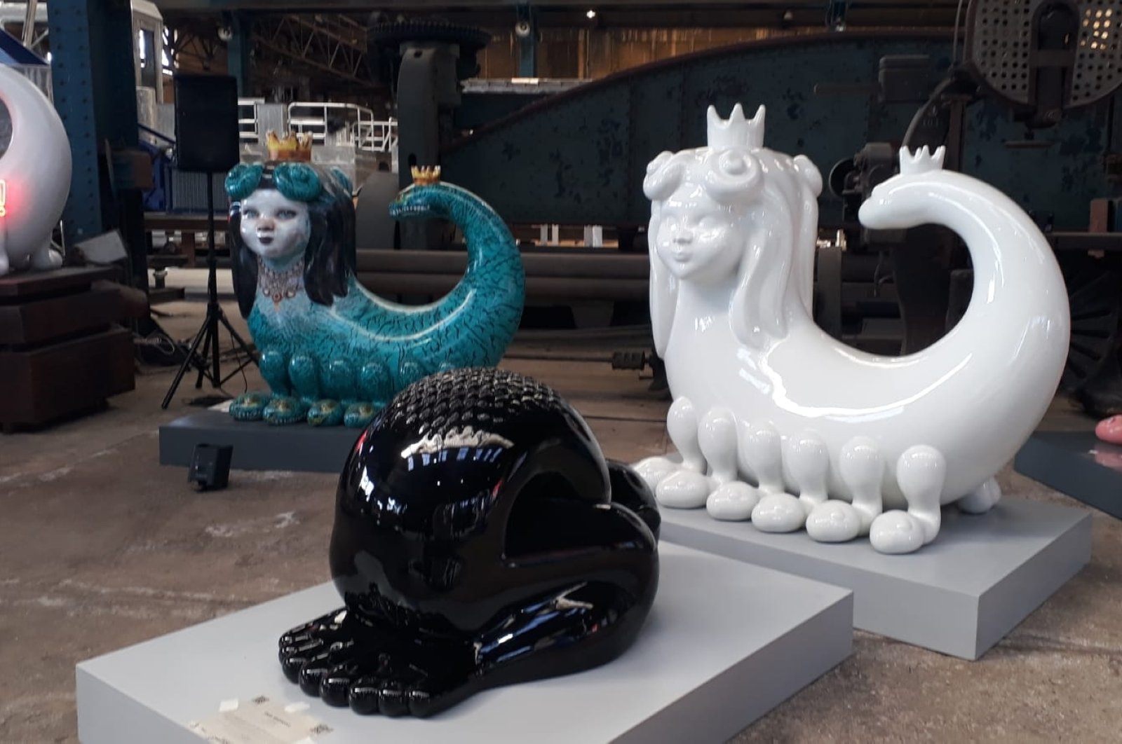 Patung-patung Shahmaran muncul di Istanbul dalam pameran baru