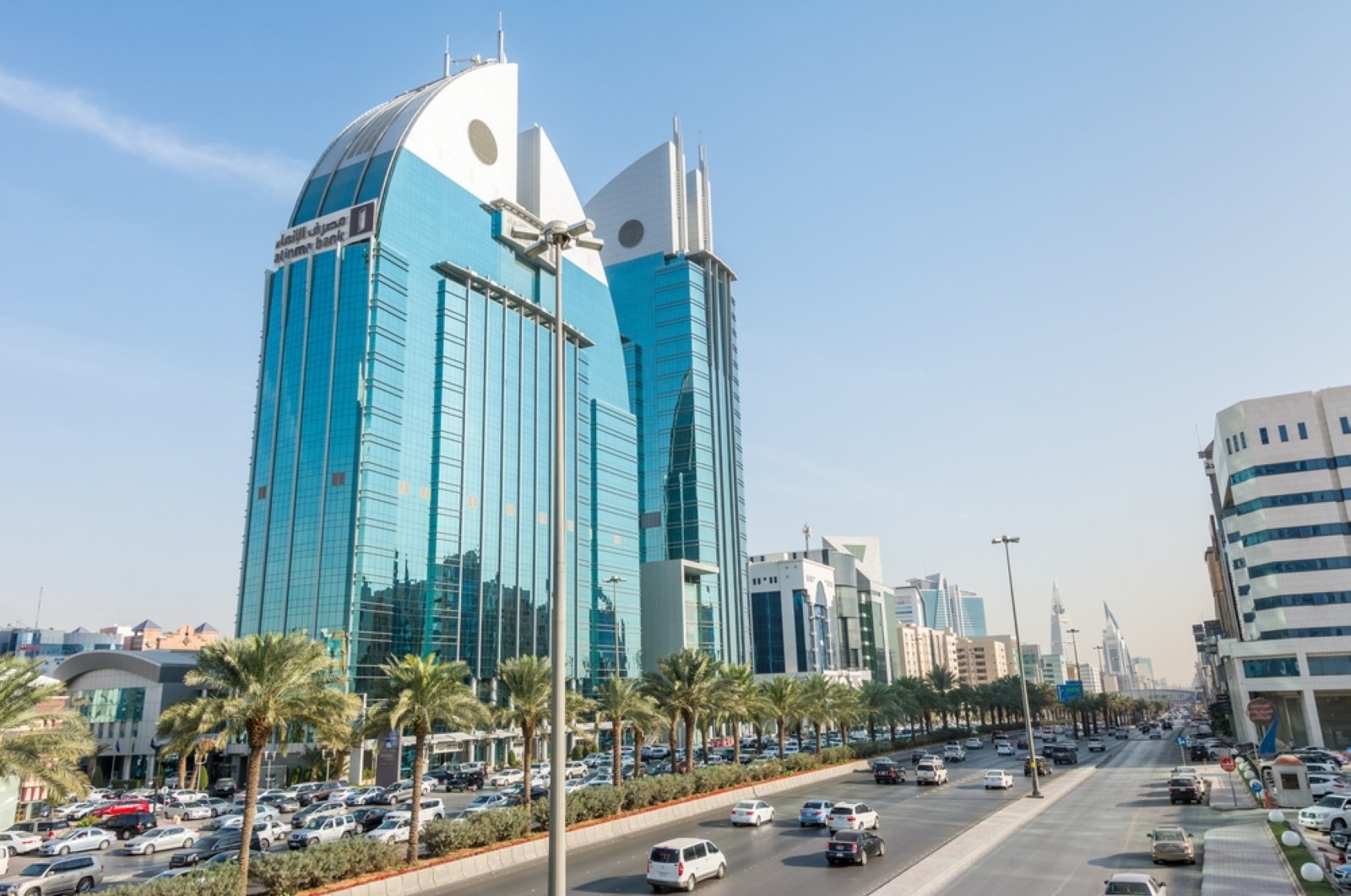 Bank-bank Saudi akan menikmati kenaikan harga minyak, kenaikan suku bunga: Fitch
