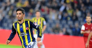 Fenerbahçe's Sezer Öztürk in action during a match against Pendikspor, in Istanbul, Turkey, Nov. 28, 2012. (İHA PHOTO) 