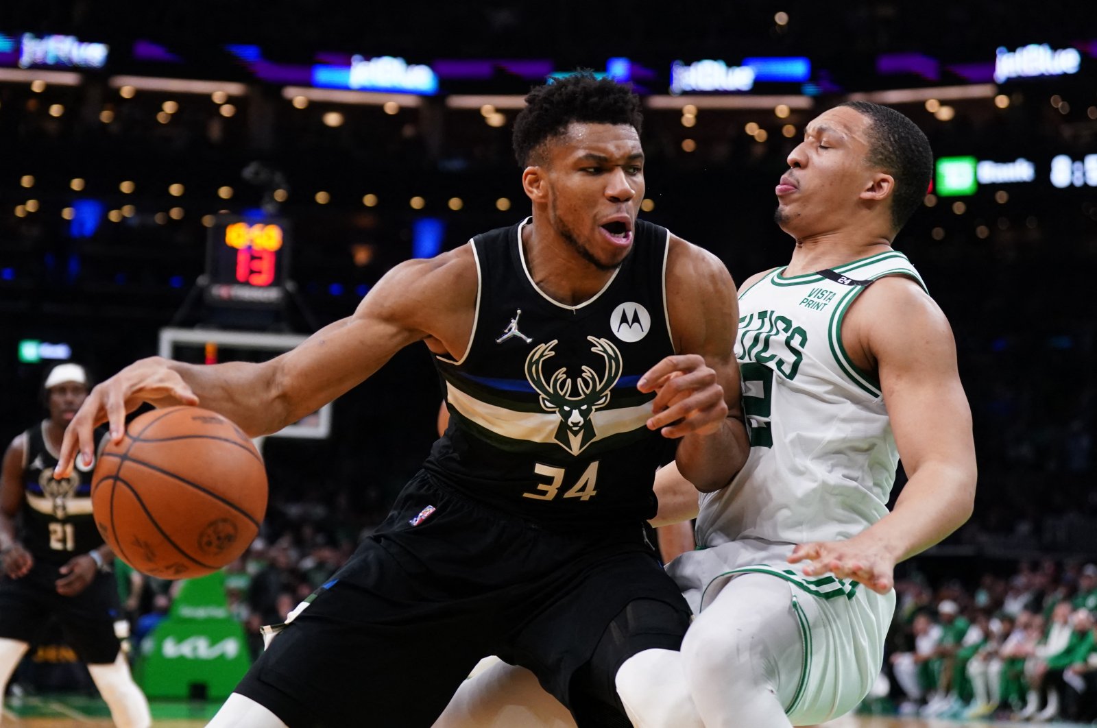 Bucks forward Giannis Antetokounmpo (L) fouls Celtics forward Grant Williams (R) during an NBA playoffs game, Boston, Massachusetts, U.S., May 11, 2022. (Reuters Photo)