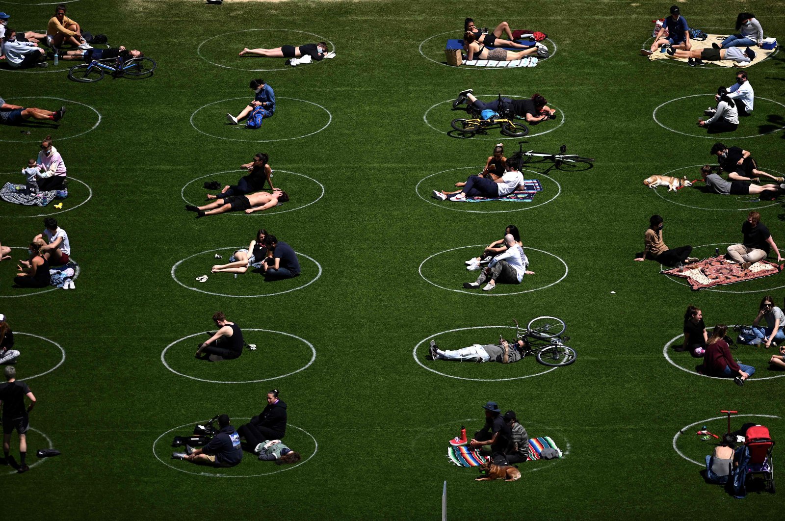 People practice social distancing in white circles in Domino Park during the COVID-19 pandemic, New York City, U.S., May 17, 2020 (AFP Photo)