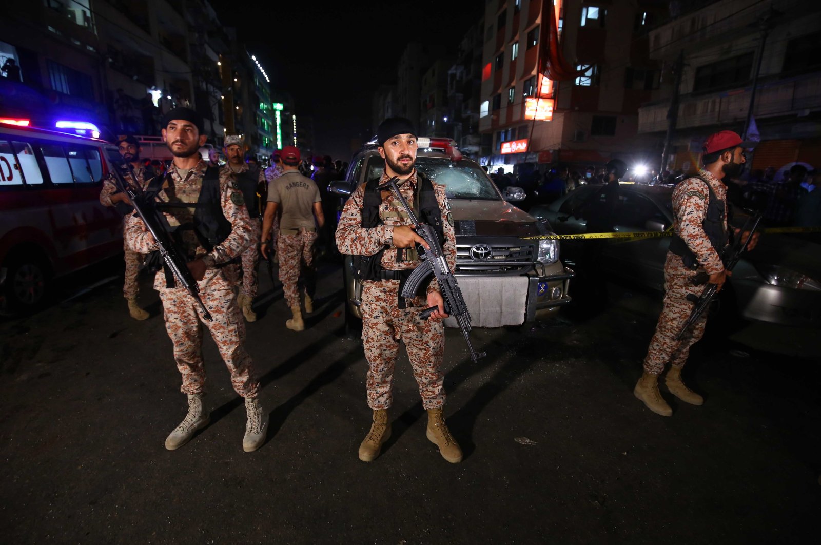 1 tewas, 12 terluka dalam serangan bom di Karachi, Pakistan