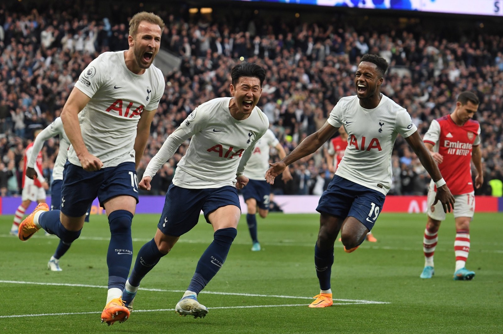 Harry Kane (L) of Tottenham celebrates with teammates Son Heung-min (C) and Ryan Sessegnon (2-R) after scoring the 1-0 lead from the penalty spot during the English Premier League soccer match between Tottenham Hotspur and Arsenal FC in London, Britain, May 12, 2022. (EPA Photo)