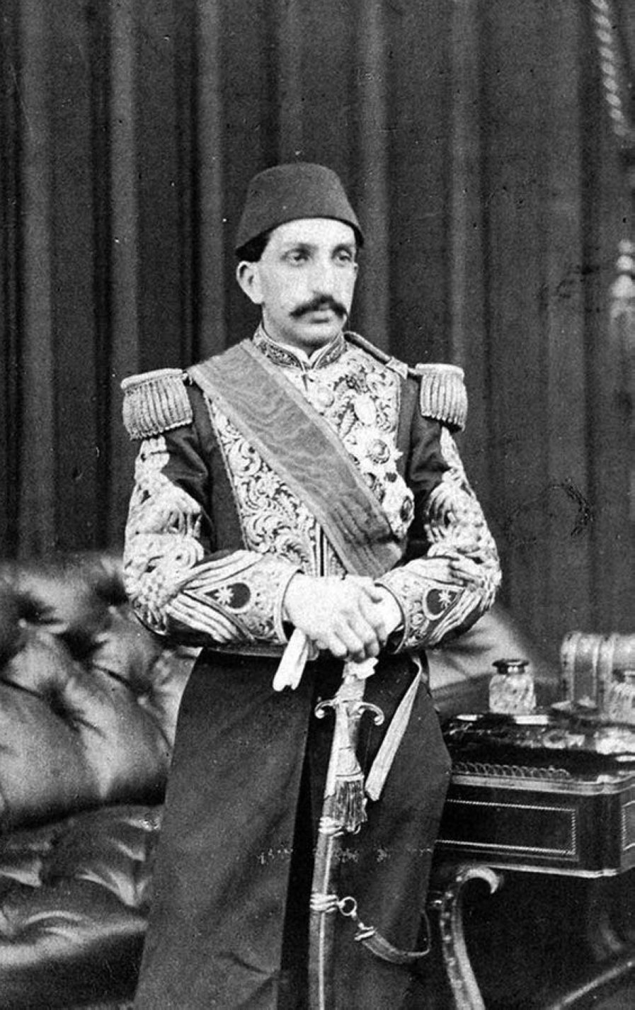 Sultan Abdülhamid II at Balmoral Castle in Scotland. (Wikimedia) 