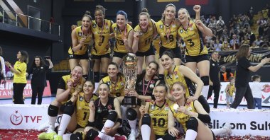 Vakıfbank players celebrate with the Turkish women's volleyball league trophy, Istanbul, Turkey, May 12, 2022. (AA Photo)