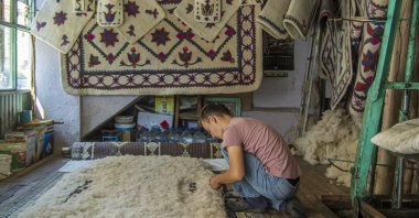 A Turkish master makes bags and covers from felt in Izmir, western Turkey, Dec. 1, 2020. (Shutterstock)