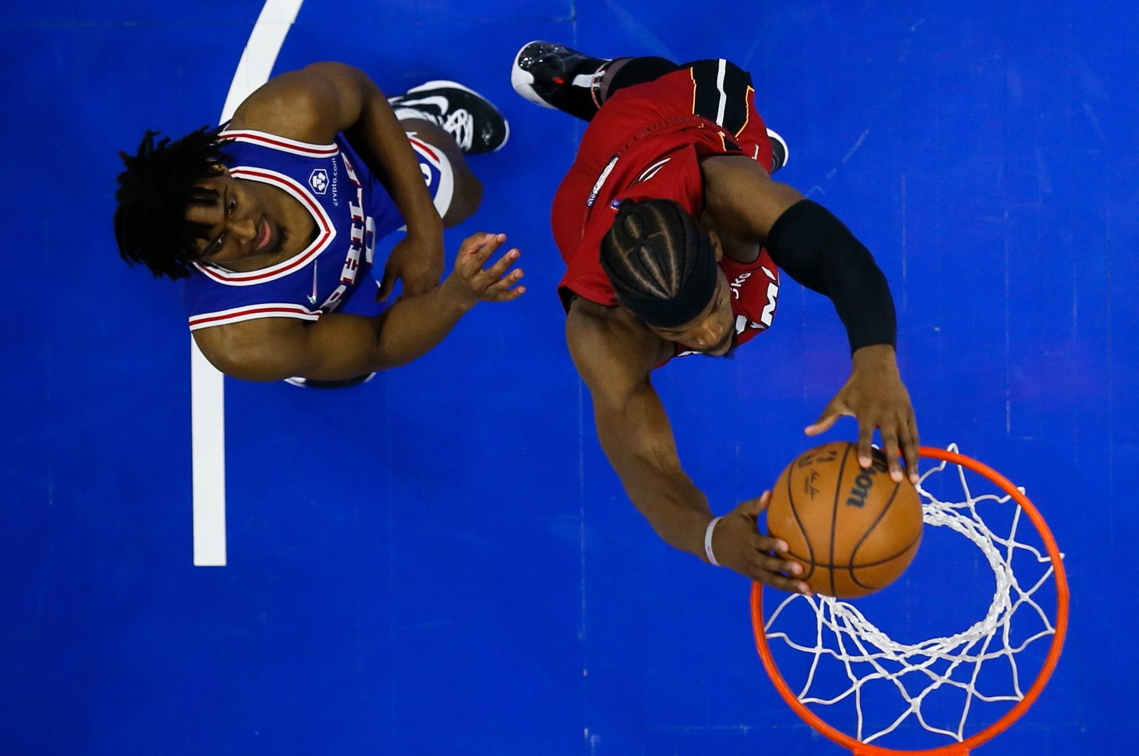 Heat&#039;s Jimmy Butler (R) dunks against Sixers&#039; Tyrese Maxey in an NBA playoffs game, Philadelphia, U.S., May 12, 2022. (AP Photo)