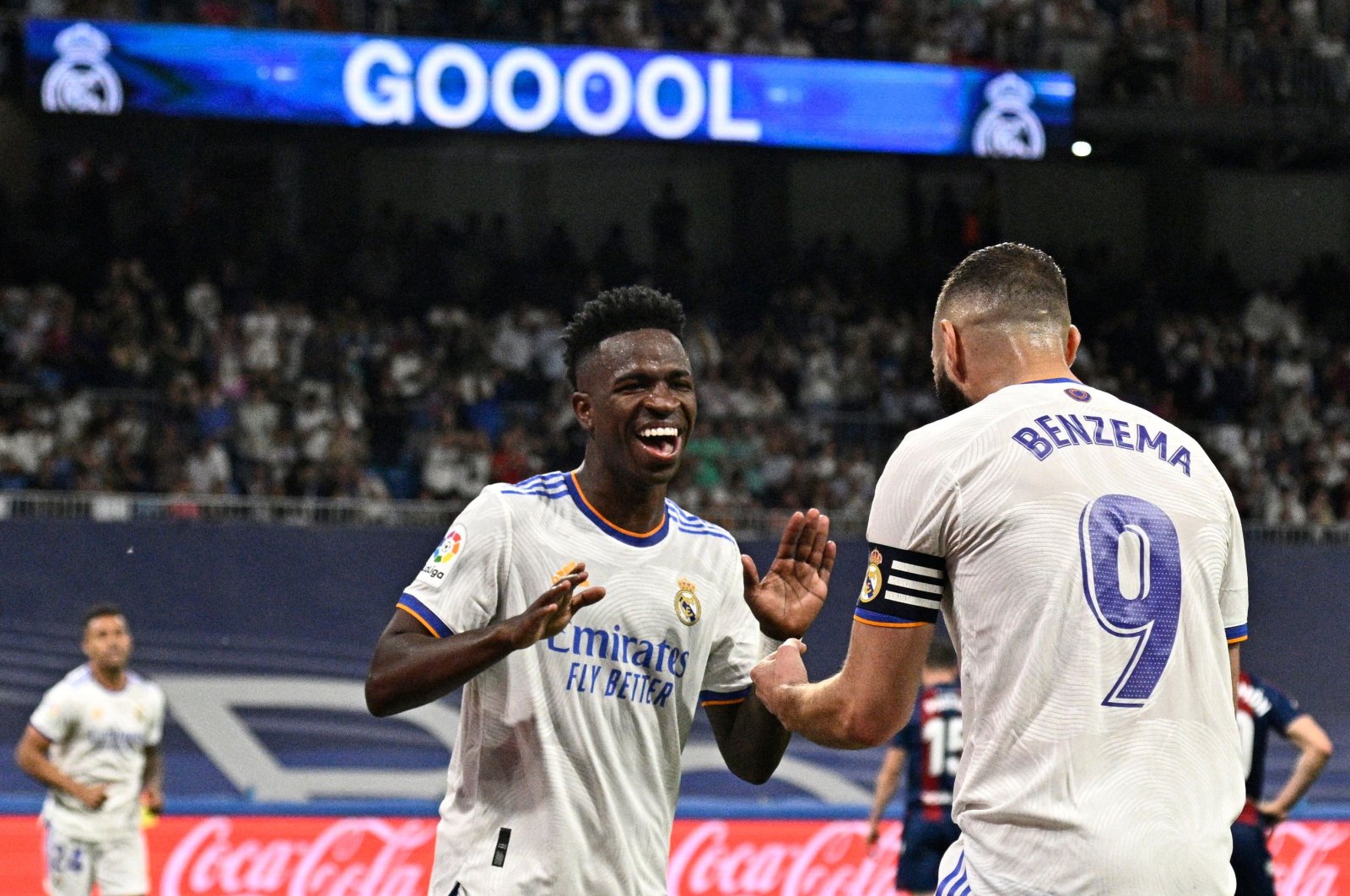 Real&#039;s Vinicius Junior (L) celebrates with teammate Karim Benzema after scoring a goal in a La Liga match against Levante, Madrid, Spain, May 12, 2022. (AFP Photo)
