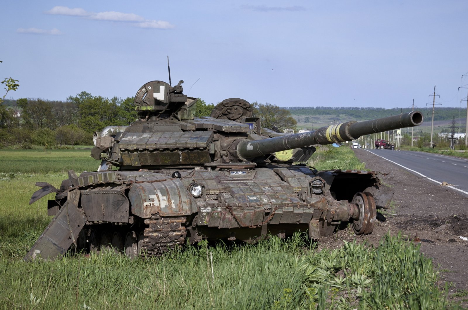 A damaged Russian tank near the village of Mala Rohan, near Kharkiv, Ukraine, May 13, 2022. (EPA Photo)