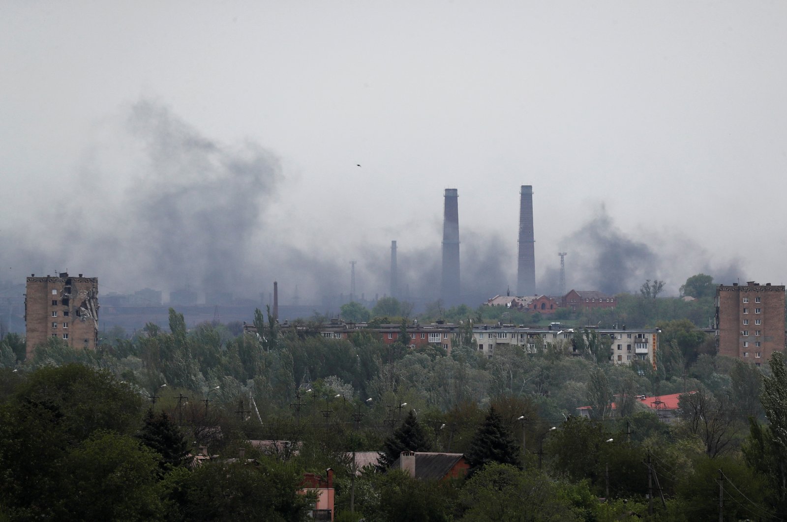 Smoke rises above the Azovstal steelworks during the Ukraine-Russia conflict in the southern port city of Mariupol, Ukraine, May 13, 2022. (Reuters Photo)