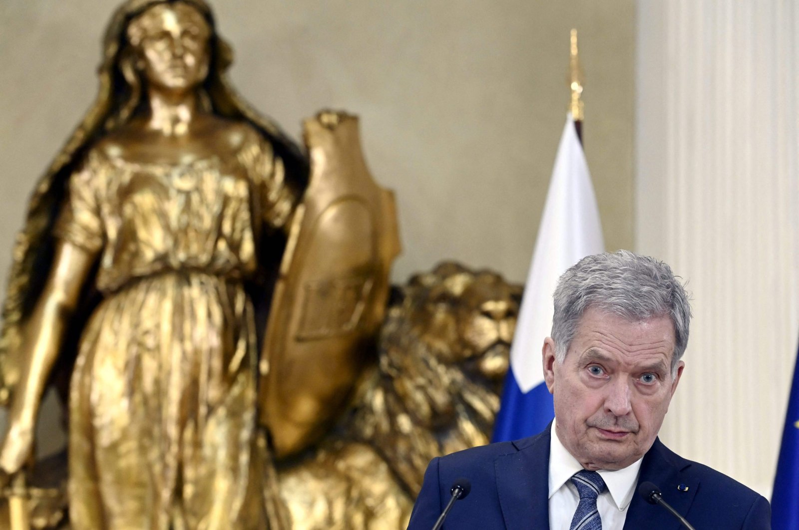 Finland&#039;s President Sauli Niinistِ gives a press conference to announce that Finland will apply for NATO membership at the Presidential Palace in Helsinki, Finland, May 15, 2022. (AFP Photo)