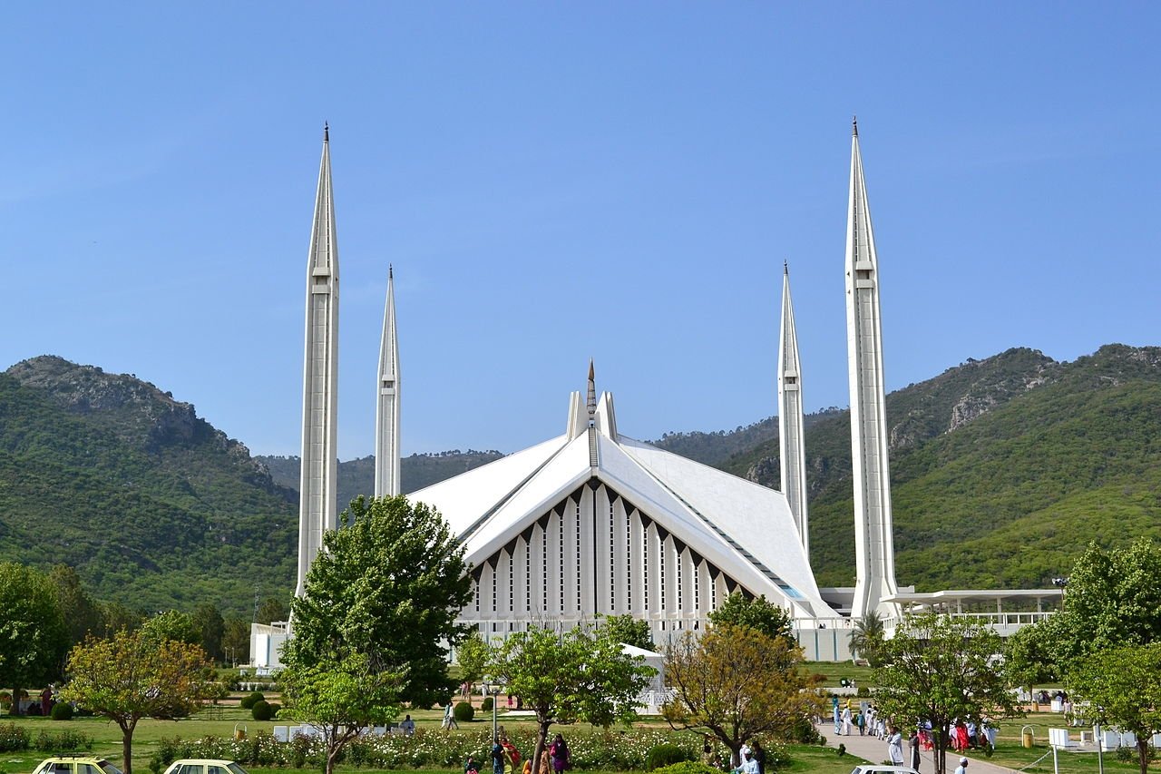 Pakistan'ın başkenti İslamabad'daki Faysal Camii'nden bir görüntü.  (Wikimedia) 