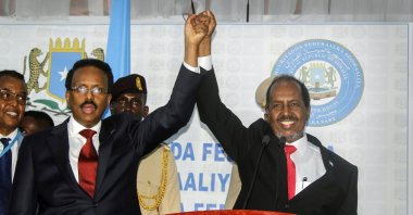 Hassan Sheikh Mohamud (R) marks his election win with incumbent leader Mohamed Abdullahi Mohamed (L) at the Halane military camp in Mogadishu, Somalia, Sunday, May 15, 2022. (AP Photo)