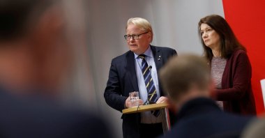 Sweden&#039;s Defense Minister Peter Hultqvist and Foreign Minister Ann Linde attend a news conference following a meeting at the ruling Social Democrats&#039; headquarters on the party&#039;s decision on NATO membership, in Stockholm, Sweden, May 15, 2022. (Reuters Photo)