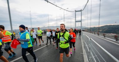 Runners compete in the Istanbul Marathon, Istanbul, Turkey, Dec. 11, 2017. (Murat Şengül/Sabah)