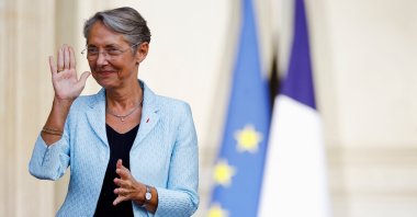 Newly appointed French Prime Minister Elisabeth Borne gestures as she attends a handover ceremony in the courtyard of Hotel Matignon in Paris, France, May 16, 2022. (Reuters Photo)