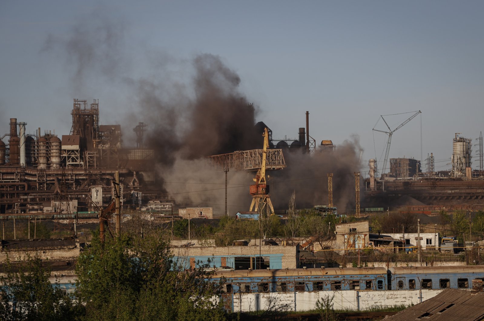 Smoke rises over the Azovstal steel plant in Mariupol, Ukraine, May 7, 2022. (EPA Photo)