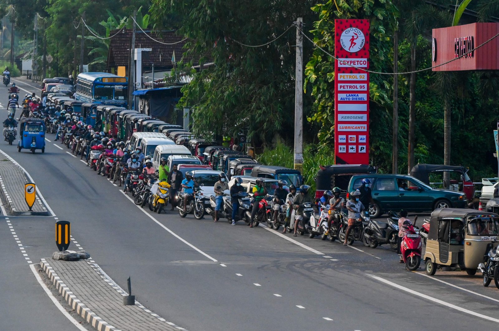 Motorists queue to buy fuel at a Ceylon petroleum corporation fuel station in Colombo, Sri Lanka, May 15, 2022. (AFP Photo)