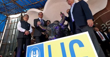 From left to right, Ashishkumar Chauhan, managing director and CEO of the Bombay Stock Exchange (BSE), Life Insurance Corporation of India (LIC) Chairperson Mangalam Ramasubramanian Kumar and Tuhin Kanta Pandey, secretary of the Department of Investment and Public Asset Management (DIPAM), pose with a bronze replica of the Charging Bull of Wall Street, after the company's IPO listing ceremony at the Bombay Stock Exchange (BSE) in Mumbai, India, May 17, 2022. (Reuters Photo)