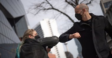 If you ask hygiene experts, it makes sense for us to stop shaking hands when we meet and keep the elbow bump or fist bump alive even after the pandemic. (dpa Photo)