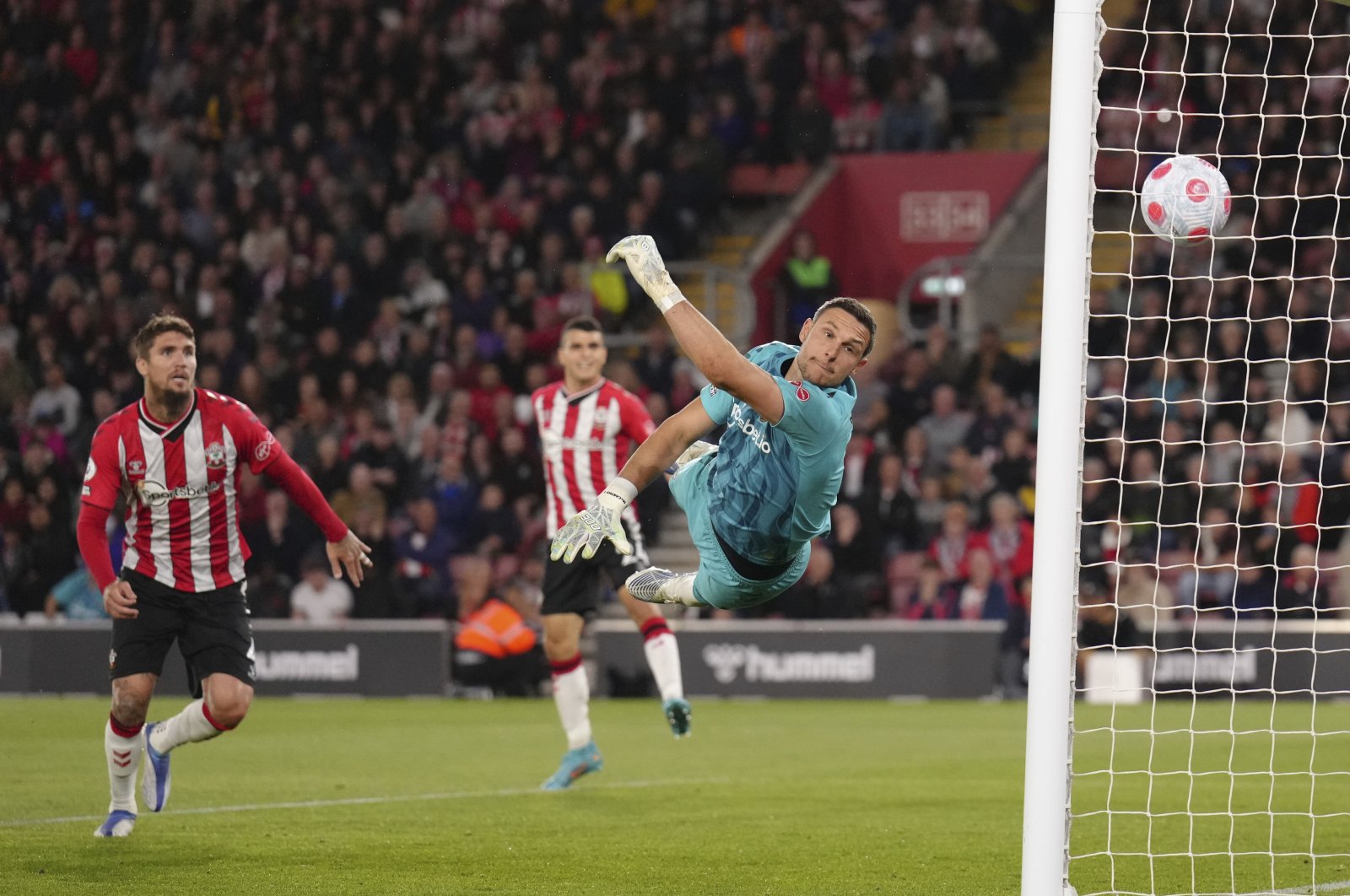 Southampton goalkeeper Alex McCarthy fails to stop a goal by Liverpool&#039;s Joel Matip (not pictured) during a Premier League football match at St. Mary&#039;s Stadium, Southampton, England, May 17, 2022. (AP Photo)