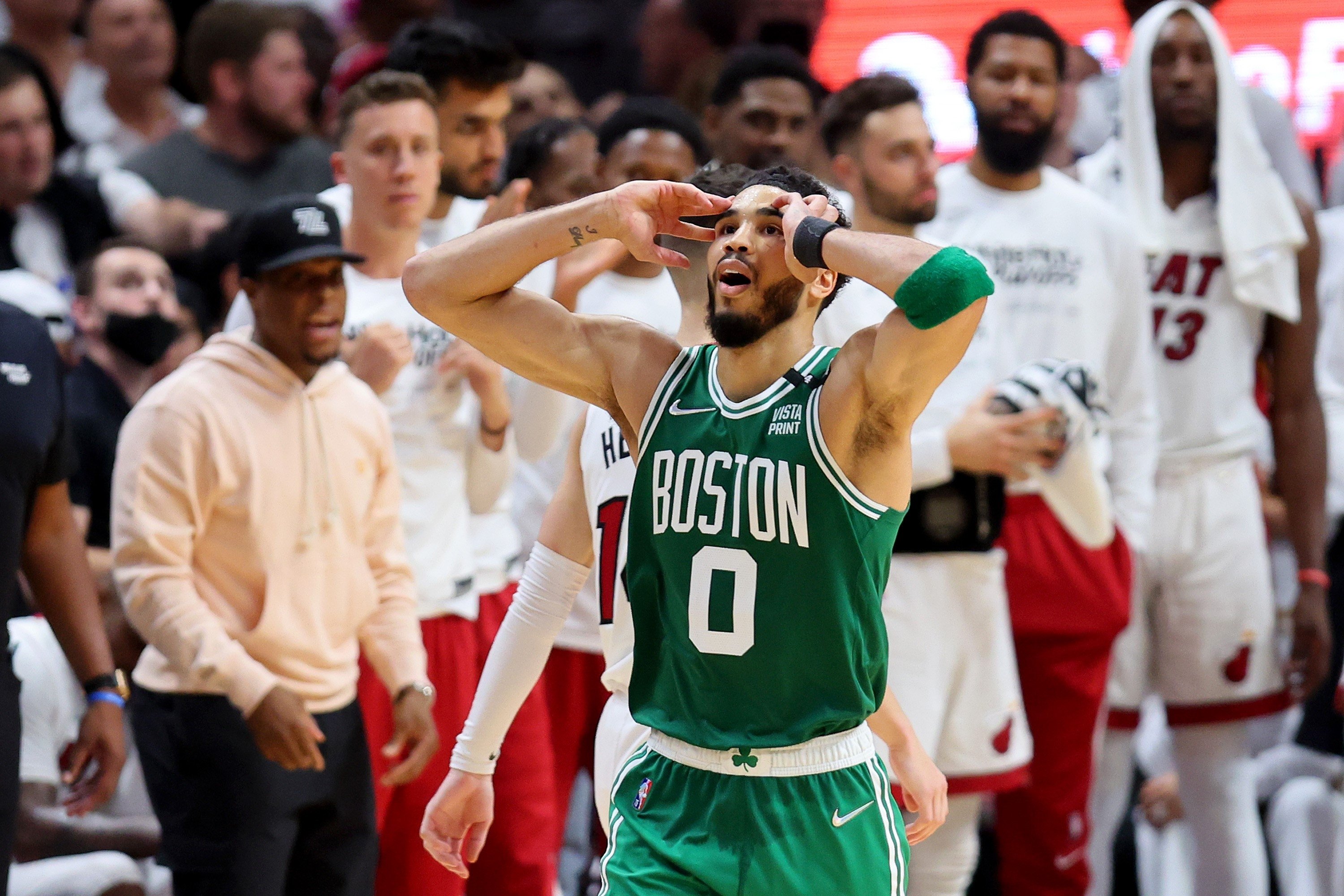 Jayson Tatum dari Celtics bereaksi selama pertandingan final Wilayah Timur NBA, Miami, AS, 17 Mei 2022. (AFP Photo)
