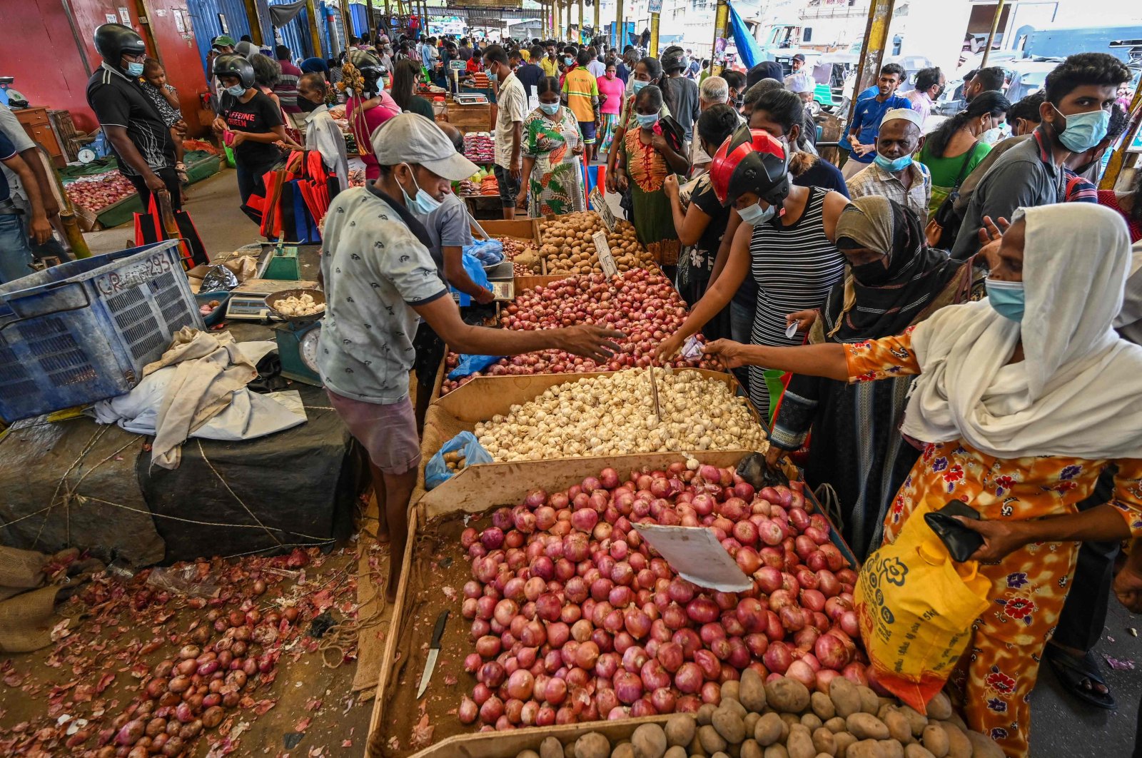 People buy vegetables at a market in Colombo, Sri Lanka, May 12, 2022. (AFP Photo)