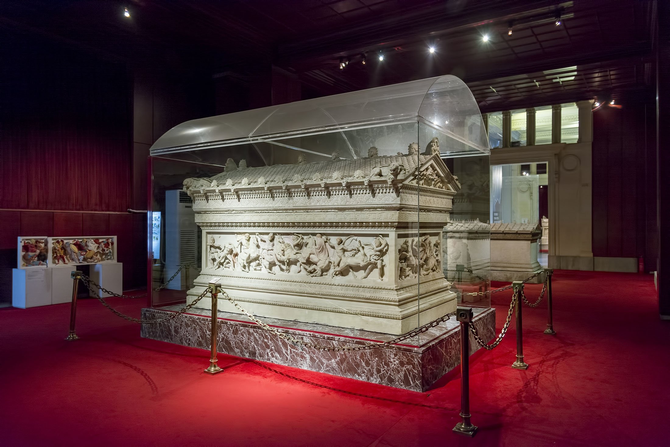Sarkofagus Alexander Agung di Museum Arkeologi Istanbul, di Istanbul, Turki, 6 Desember 2013. (Foto Shutterstock)