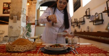 A chef prepares mahmudiye, an Ottoman palace dish, at the Devecihan Cultural Center, in Edirne, Turkey, May 19, 2022. (AA Photo)