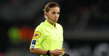 Referee Stephanie Frappart in action during a Ligue 1 match, Rennes, France, Dec. 1, 2021. (Rea)