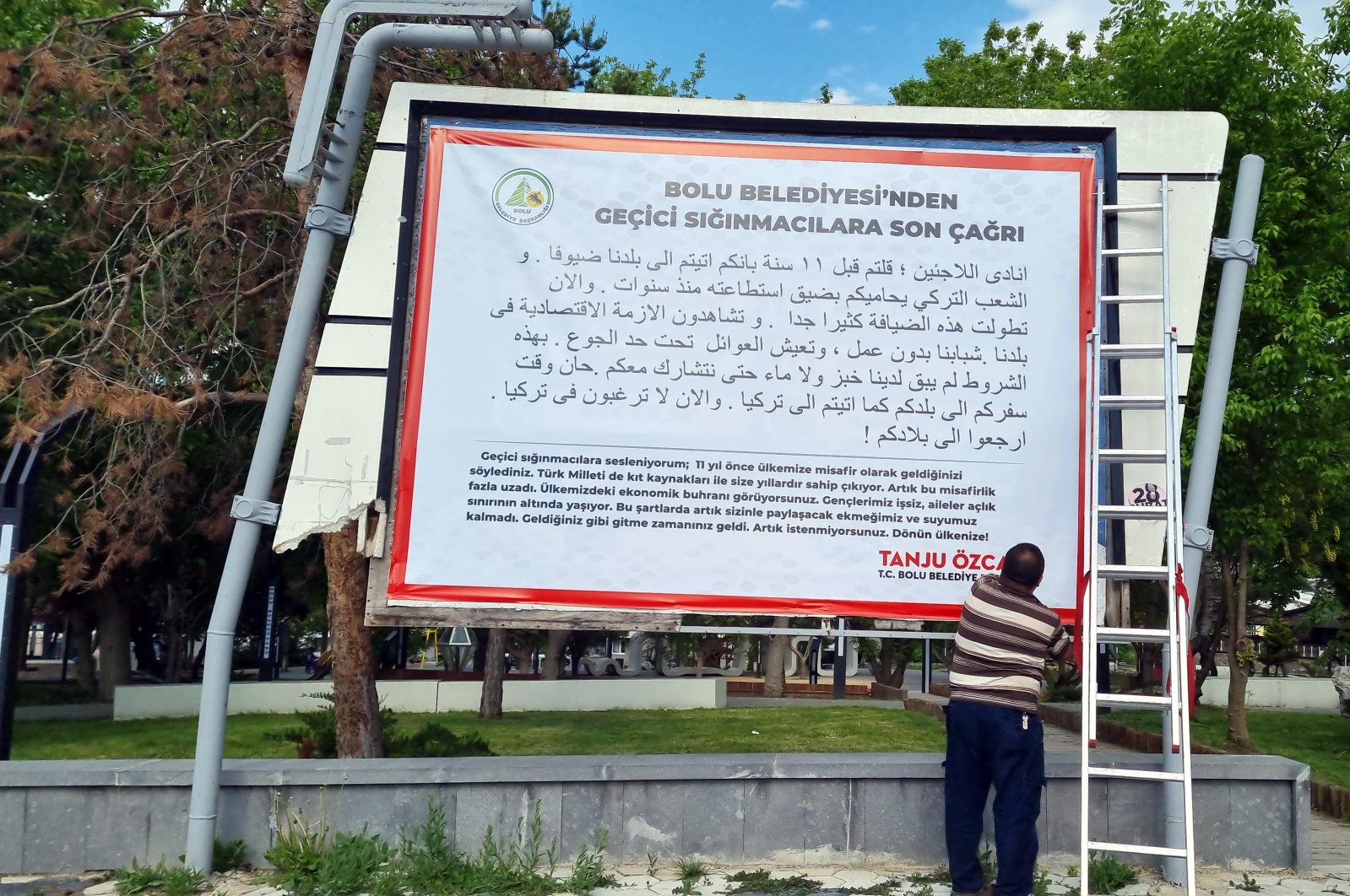A banner in Arabic erected by the Bolu municipality calls on Syrians to return, Bolu, Turkey, May 18, 2022 (DHA Photo) 