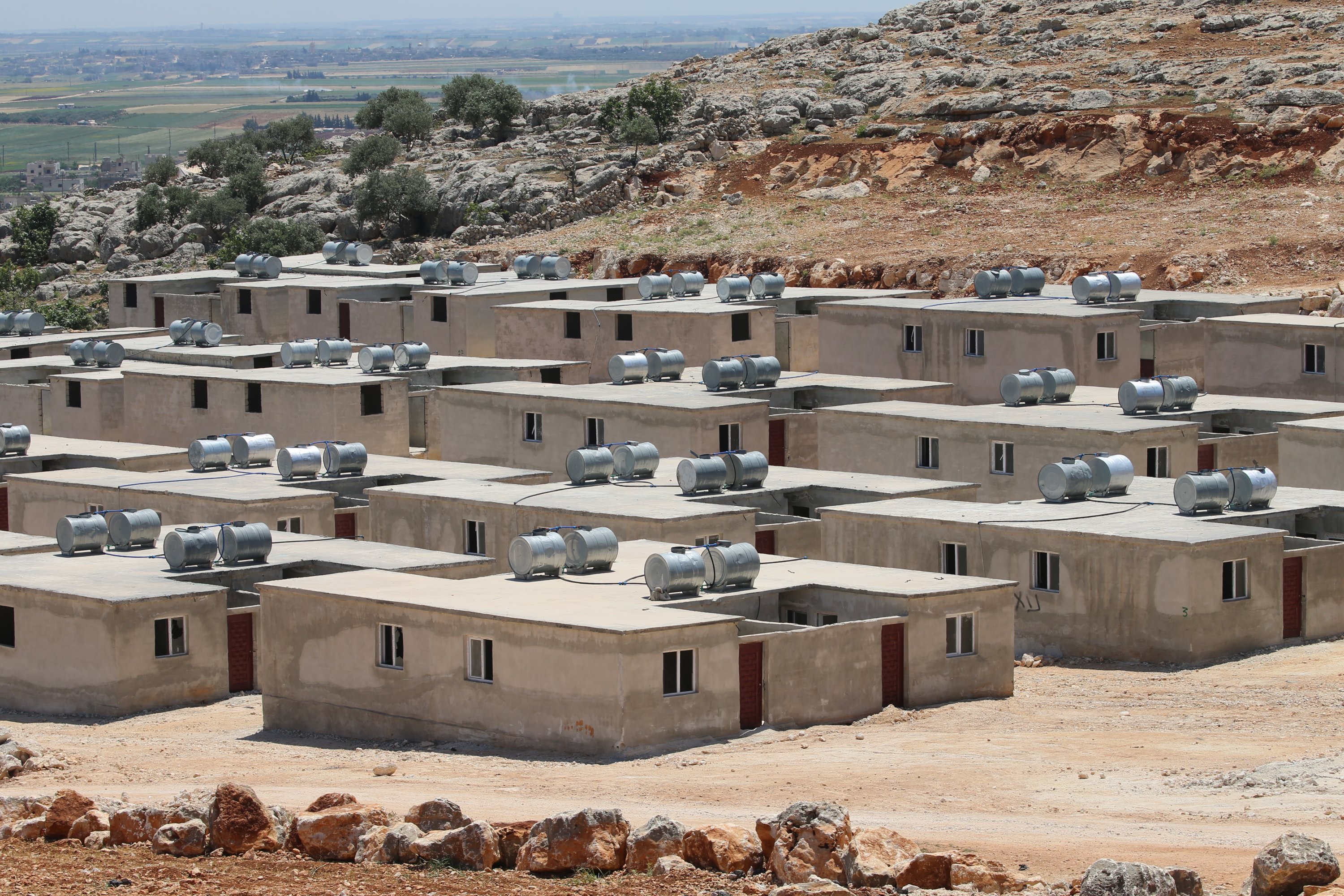Pemandangan pemukiman rumah briket yang dibangun Turki di Idlib, Suriah, 20 Mei 2022. (AA)