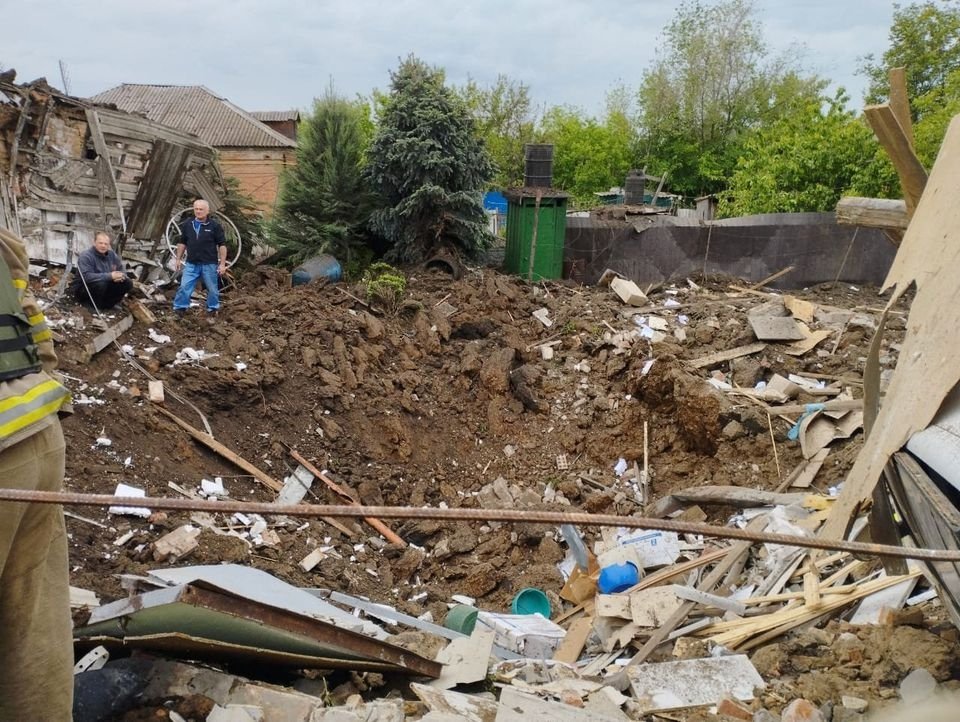 A view of the rubble after a building was hit by what was reported to be an airstrike, Bakhmut, Donetsk region, Ukraine, May 19, 2022. (Reuters Photo)