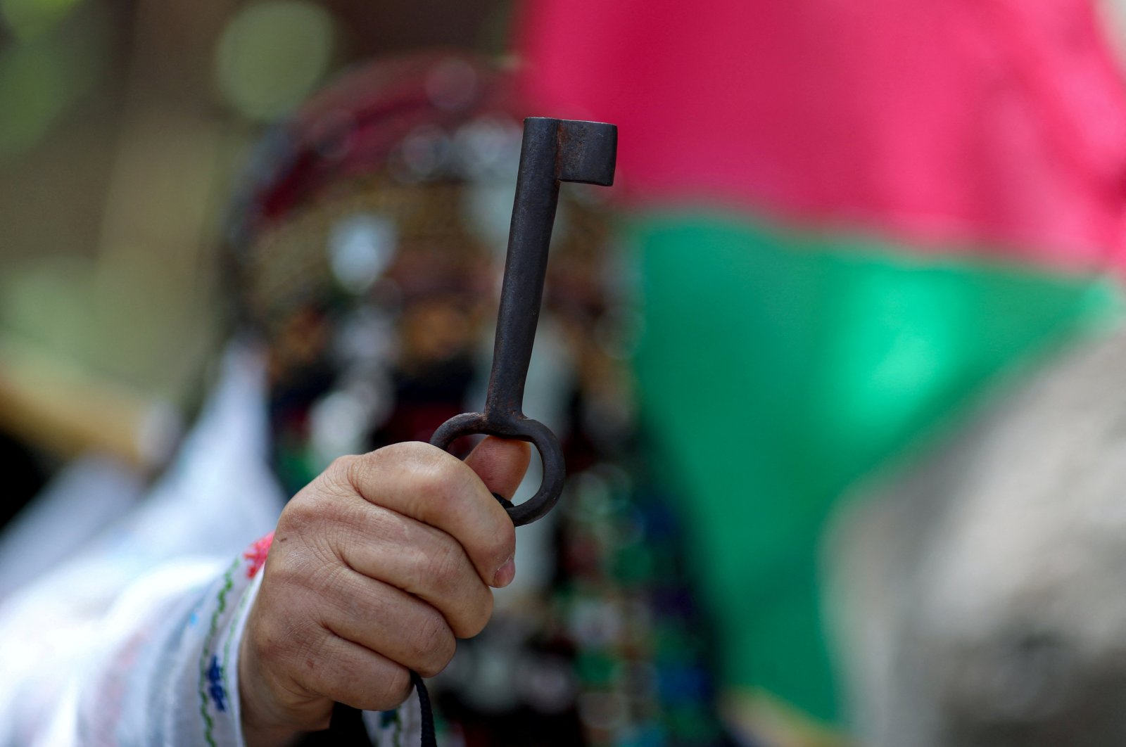 A woman holds up a key to symbolize the Palestinian people&#039;s demand to return to the homes they were expelled from in the war that led to the founding of Israel in 1948, during a rally marking the 74th anniversary of Nakba Day, in Gaza City, Palestine, May 15, 2022. (Reuters Photo)