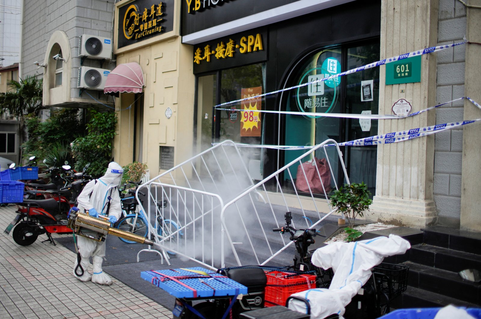 A worker in a protective suit disinfects a street during lockdown amid COVID-19 outbreak, Shanghai, China, May 20, 2022. (Reuters Photo)