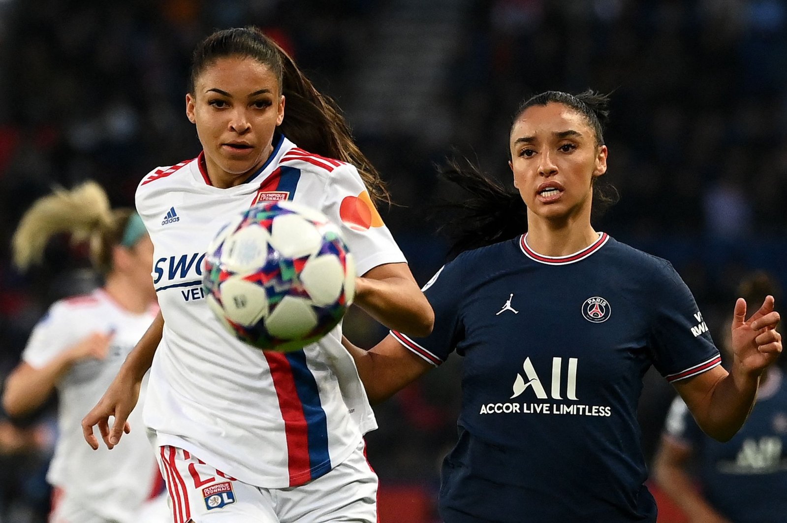 Lyon’s Delphine Cascarino (L) fights for the ball against PSG&#039;s Sakina Karchaoui, in Paris, France, April 30, 2022. (AFP PHOTO)