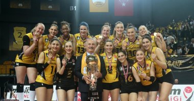 Vakıfbank Istanbul celebrate after victory, May 22, 2022. (DHA Photo)