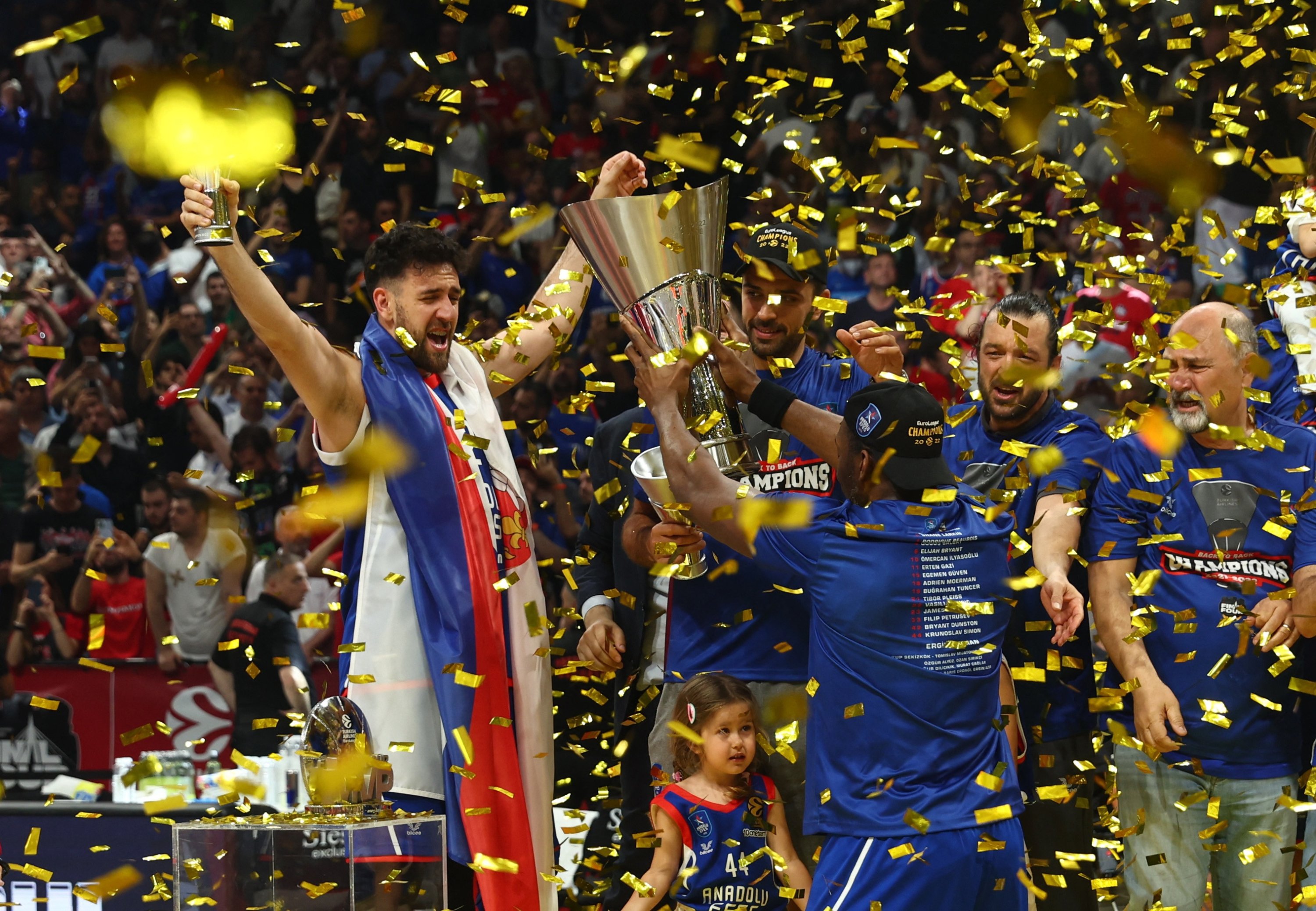 Efes' players celebrate with the trophy after winning the Euroleague final, Belgrade, Serbia, May 21, 2022. (Reuters Photo)