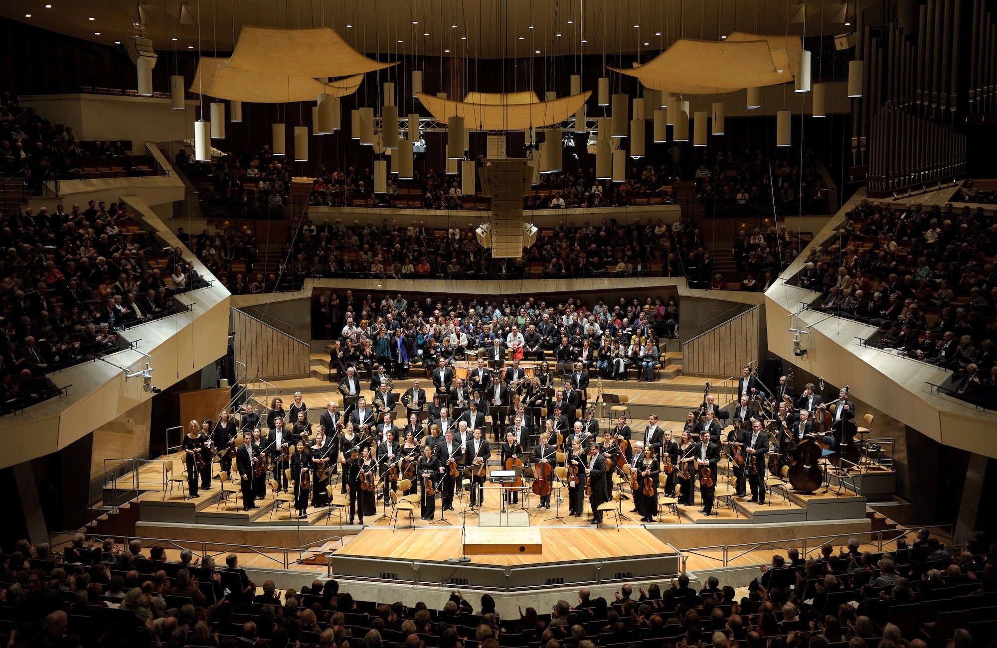 Deutsches Symphonie-Orchester Berlin will perform under the baton of Giovanni Antonini as part of the Başkent Culture Road Festival. 