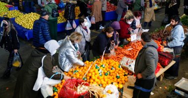 People shop at a fresh market in Istanbul, Turkey, Jan. 4, 2022. (Reuters Photo)