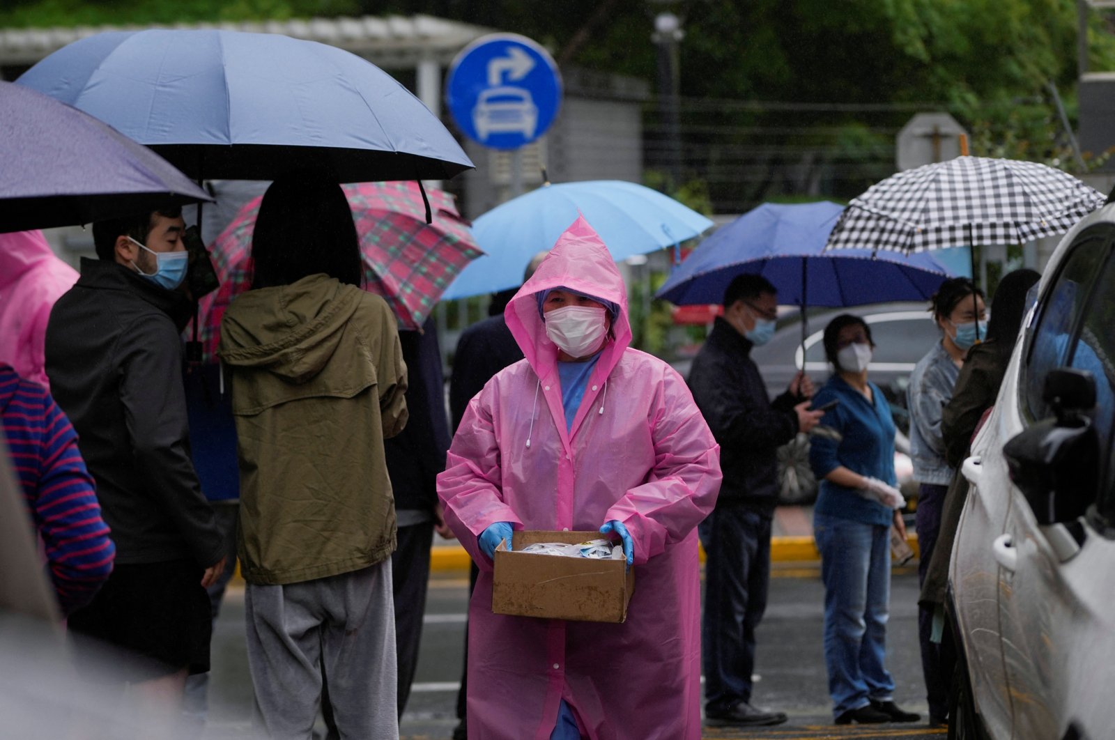 Residents line up for nucleic acid tests during lockdown, amid COVID-19 pandemic, Shanghai, China, May 24, 2022. (Reuters Photo)