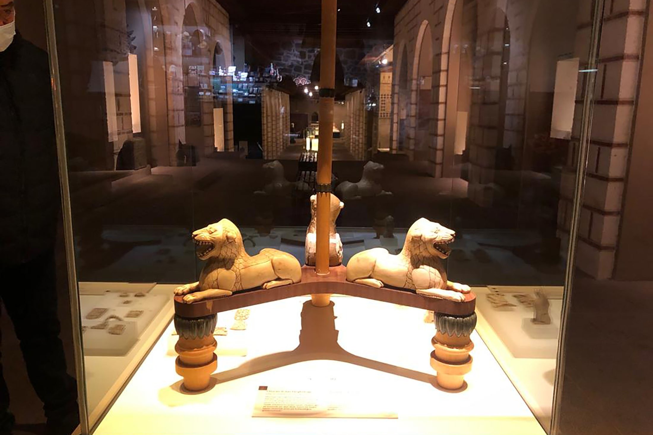 Artefak yang digali di Kastil Altıntepe era Urartian berusia 2.900 tahun dipamerkan di Museum Peradaban Anatolia, di Ankara, Turki, 24 Mei 2022. (AA Photo)