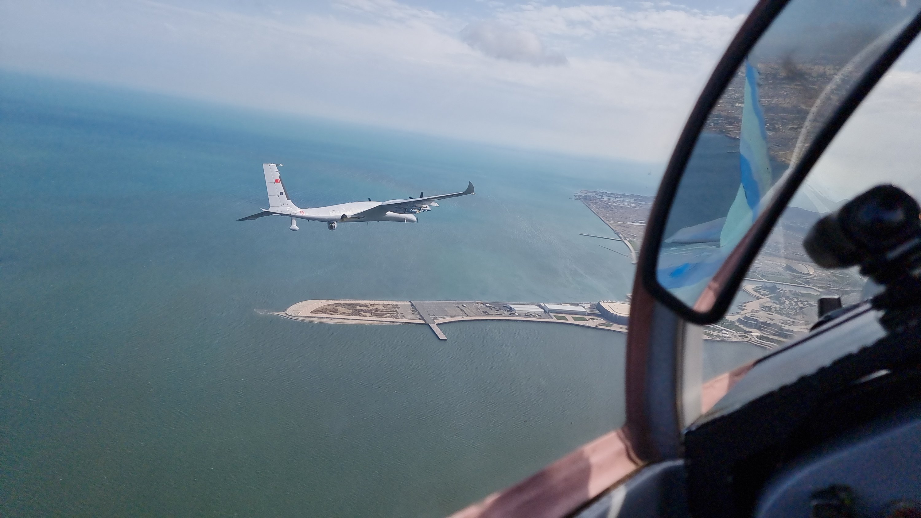 Selçuk Bayraktar, Chief Technology Officer (CTO) menerbangkan Mikoyan MiG-29, pesawat tempur buatan Rusia milik Angkatan Udara Azerbaijan ke Baku untuk menghadiri Teknofest, Azerbaijan, 25 Mei 2022. (AA Photo)