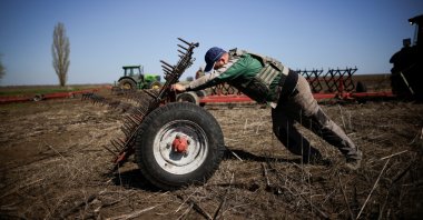 A Ukrainian farmer, wearing body armor, works in the topsoil in a field in the Zaporizhzhia region, Ukraine, April 26, 2022. (Reuters Photo)