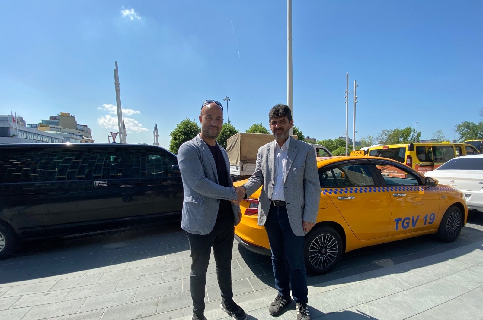 Sopir taksi Istanbul diberikan untuk menerima pelanggan