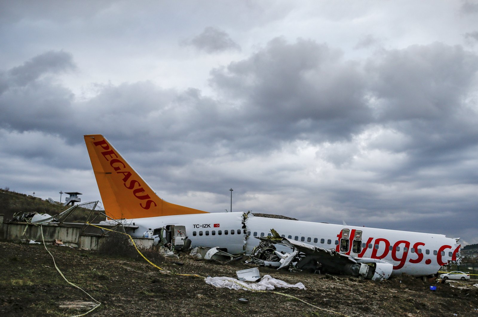 Workers prepare to remove the wreckage of the plane, in Istanbul, Turkey, Feb. 7, 2020. (AP PHOTO) 
