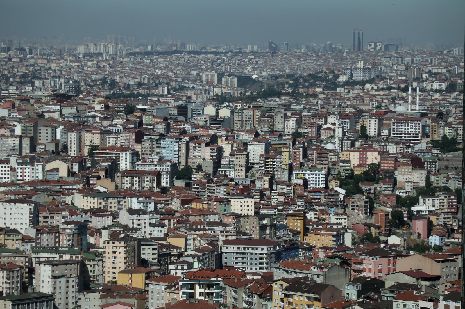 Residential housing stretches to the horizon of Istanbul&#039;s skyline, Turkey, June 13, 2018. (Reuters Photo)