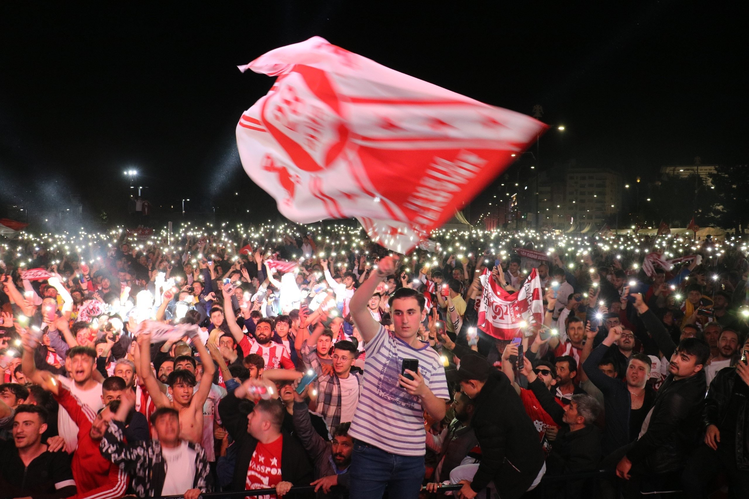 Sivasspor fans celebrate their victory in the Turkish Cup final against Kayserispor in Sivas, central Turkey, on May 26, 2022. (IHA Photo)